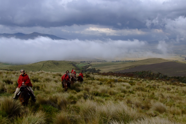 Ausritt am Fuße des Cotopaxi, dem zweithöchsten Berg Ecuadors 