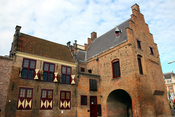 Der Binnenhof ist das älteste noch genutzte Parlamentsgebäude der Welt. Den Haag, Niederlande