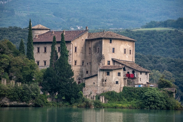 Castel Toblino in der Nähe vom Gardasee