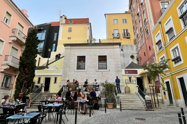 Im Ausgehviertel Bairro Alto in Lissabon