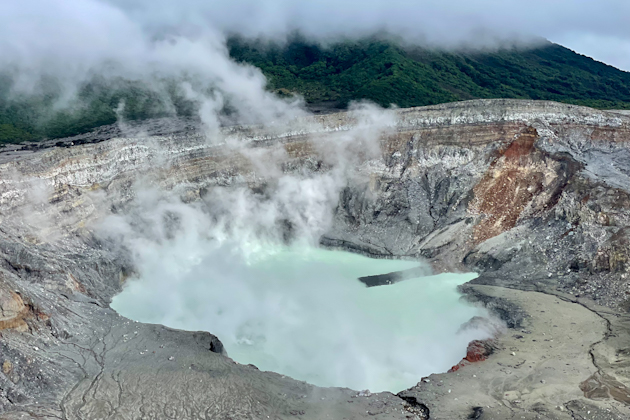 Kratersee des aktiven Vulkans Poás in Costa Rica