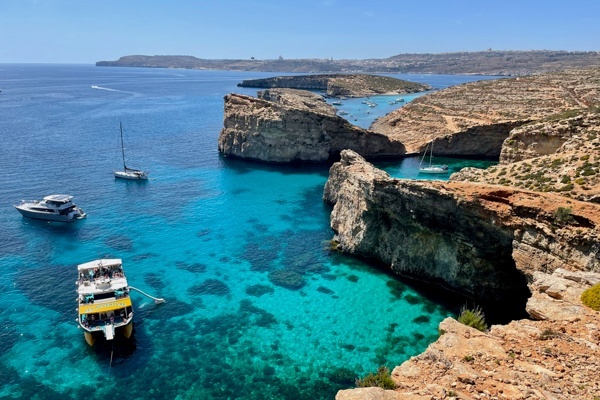 Blaue Lagune vom Comino