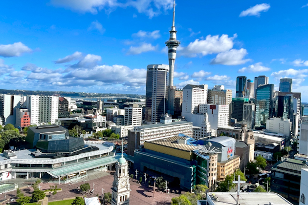 Blick vom Apartement auf den Skytower und das Zentrum von Auckland, Neuseeland