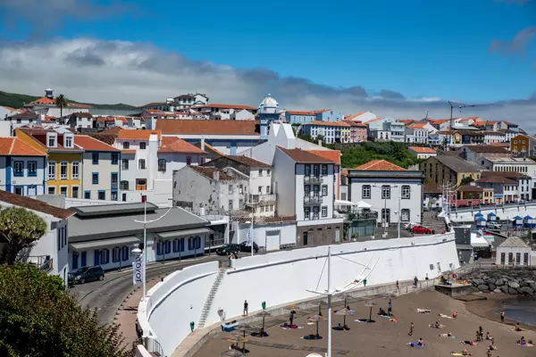 Blick auf Angra do Heroismo auf Terceira