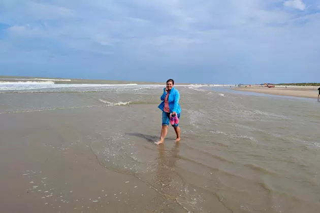 Strandspaziergang von De Haan nach Oostende bei Flut, Belgien