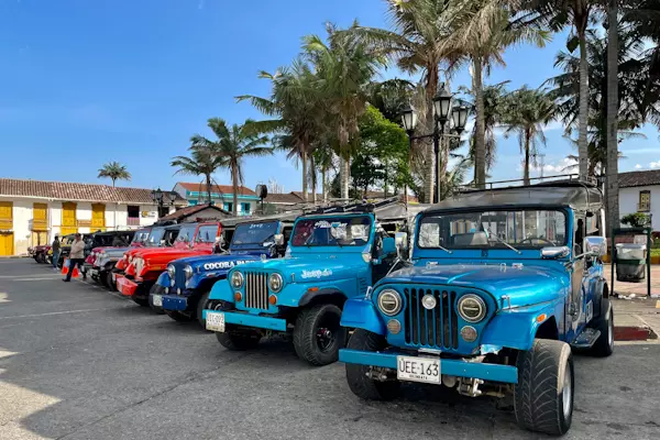 Willy Jeep, traditionelles Fortbewegungsmittel in Salento, Kaffeezone Kolumbien