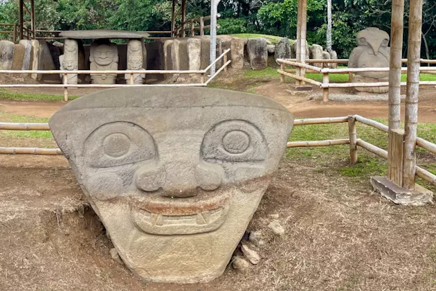 Idolo - Steinskulptur aus der San Agustín Kultur, Kolumbien