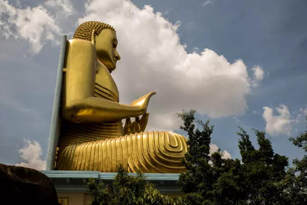 Goldene Buddha Statue in Dambulla, Sri Lanka