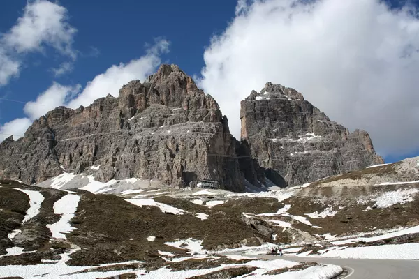 Die Drei Zinnen sind ein markanter Gebirgsstock in den Sextner Dolomiten, Südtirol