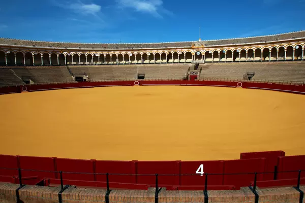 Eine der berühmtesten Stierkampfarenen Andalusiens ist in Sevilla, Spanien