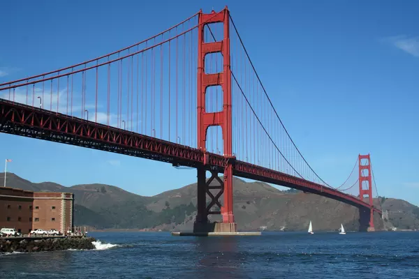 Die Golden Gate Bridge ist das legendäre Wahrzeichen San Franciscos, USA