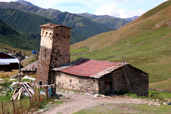 Das Dorf Uschguli ist für seine Wehrtürme bekannt und gehört zum UNESCO Weltkulturerbe, Swanetiens, Georgien