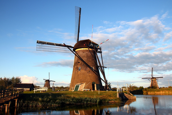 Die Windmühlen von Kinderdijk wurden 1997 von der UNESCO zum Weltkulturerbe erklärt, Niederlande