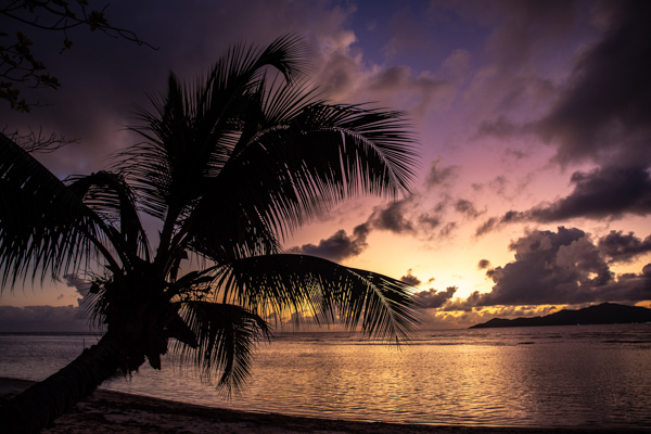 Sonnenuntergang auf der Insel La Digue, Seychellen