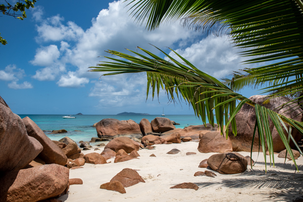 Strand Anse Lazio mit den typischen Granitfelsen, Seychellen