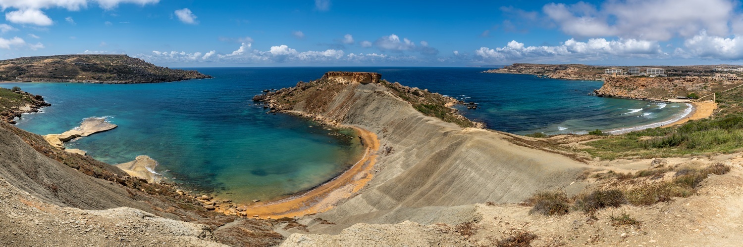 Blick auf die Strände Ghajn Tuffieha Bay und Gnejna Bay, Malta